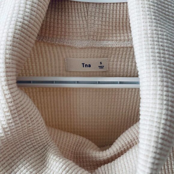 TNA Thermal Cream Cowlneck - Size Small - Picture 5 of 5